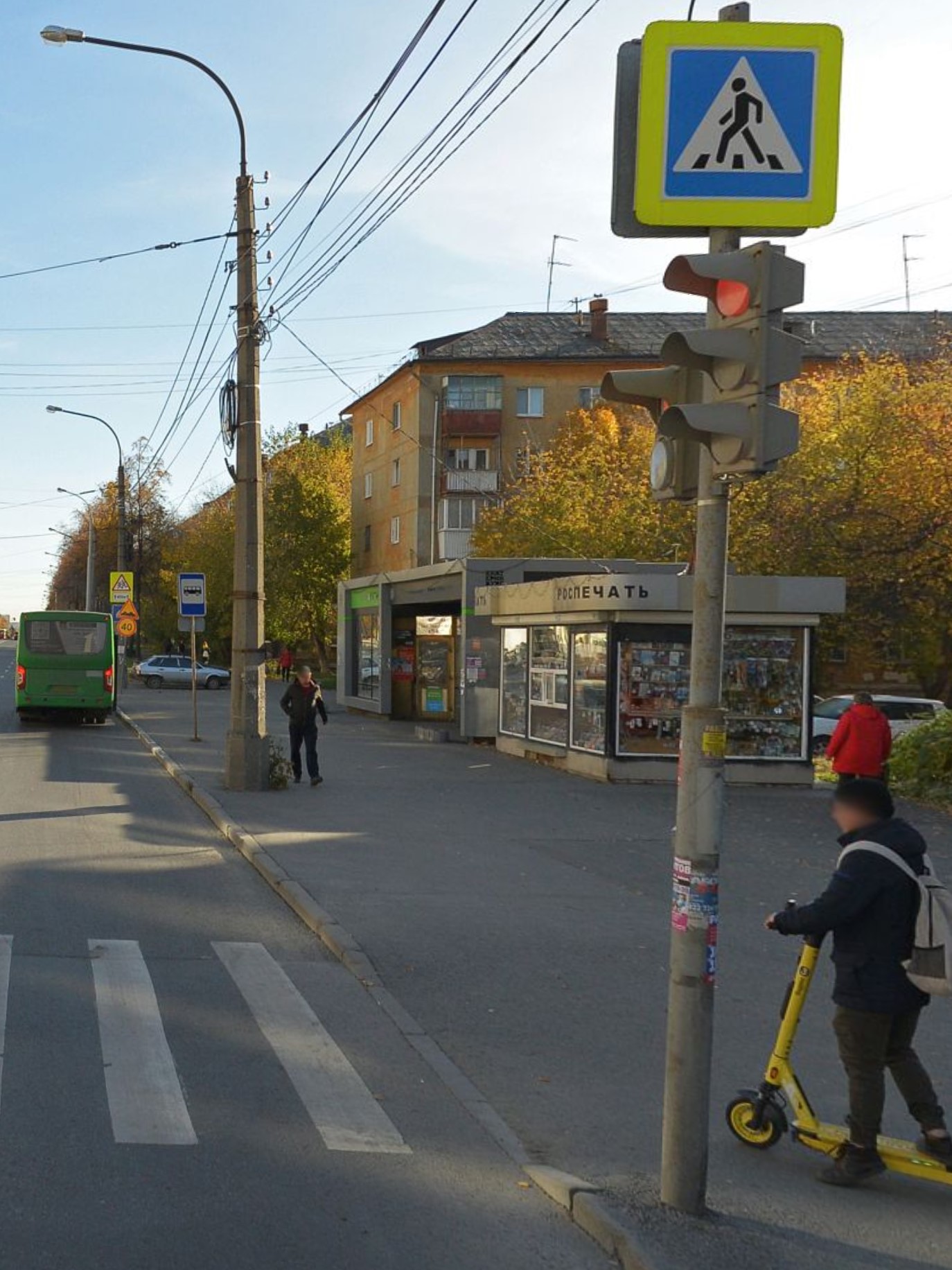Остановка транспорта рядом с холодильным складом